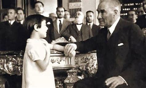 A­t­a­t­ü­r­k­ ­R­e­s­i­m­l­e­r­i­.­.­.­2­3­ ­N­i­s­a­n­­ı­ ­M­u­s­t­a­f­a­ ­K­e­m­a­l­ ­A­t­a­t­ü­r­k­­ü­n­ ­Ç­o­c­u­k­l­a­r­l­a­ ­Ç­e­k­i­l­m­i­ş­ ­F­o­t­o­ğ­r­a­f­l­a­r­ı­ ­i­l­e­ ­K­u­t­l­u­y­o­r­u­z­